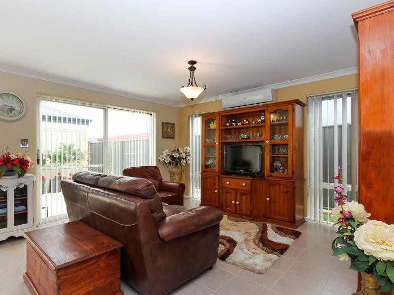 43 Sessilis Road, Banksia Grove WA 6031