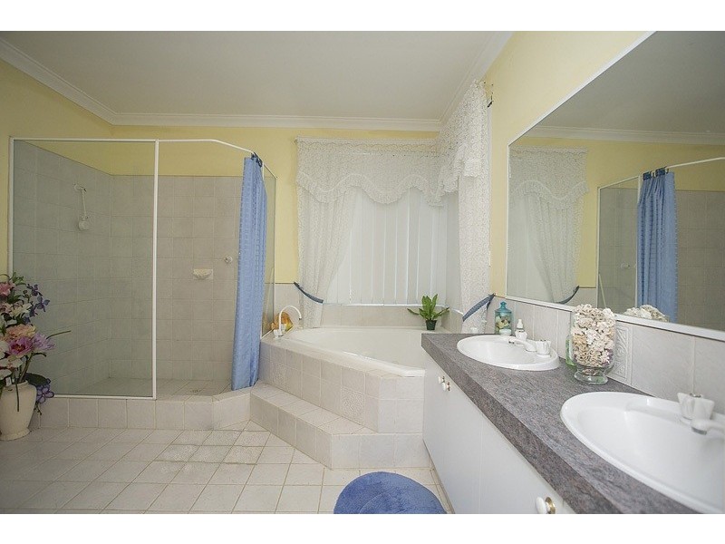 33 Greenhaven Glade, Carramar WA 6031