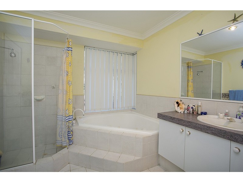 33 Greenhaven Glade, Carramar WA 6031