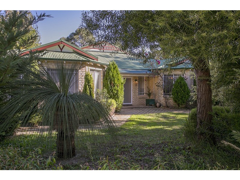 33 Greenhaven Glade, Carramar WA 6031
