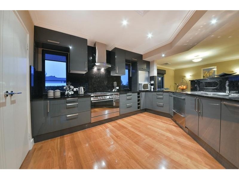 65 Nankeen Circle, Tapping WA 6065