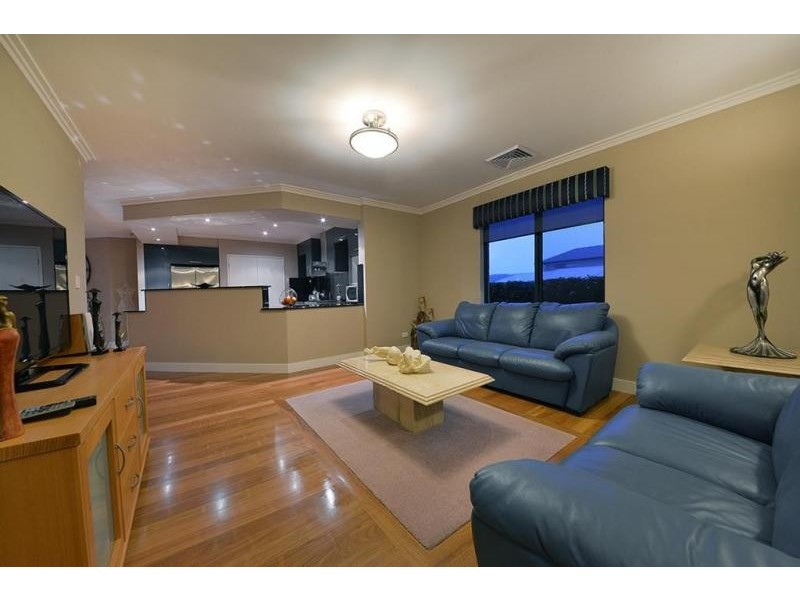 65 Nankeen Circle, Tapping WA 6065