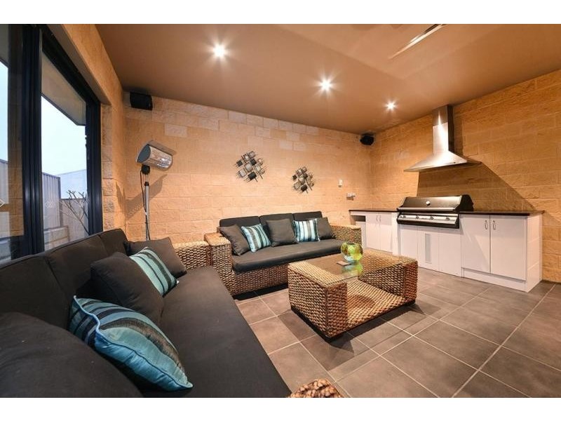 65 Nankeen Circle, Tapping WA 6065