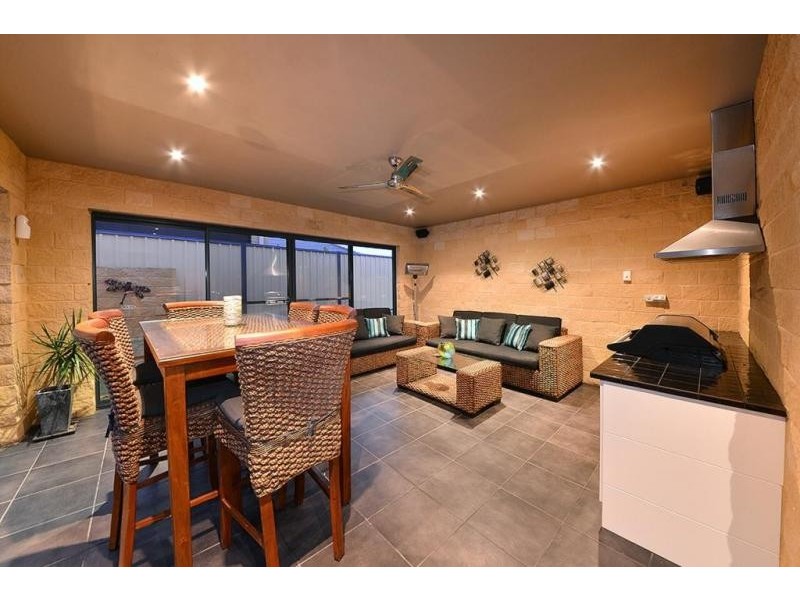 65 Nankeen Circle, Tapping WA 6065