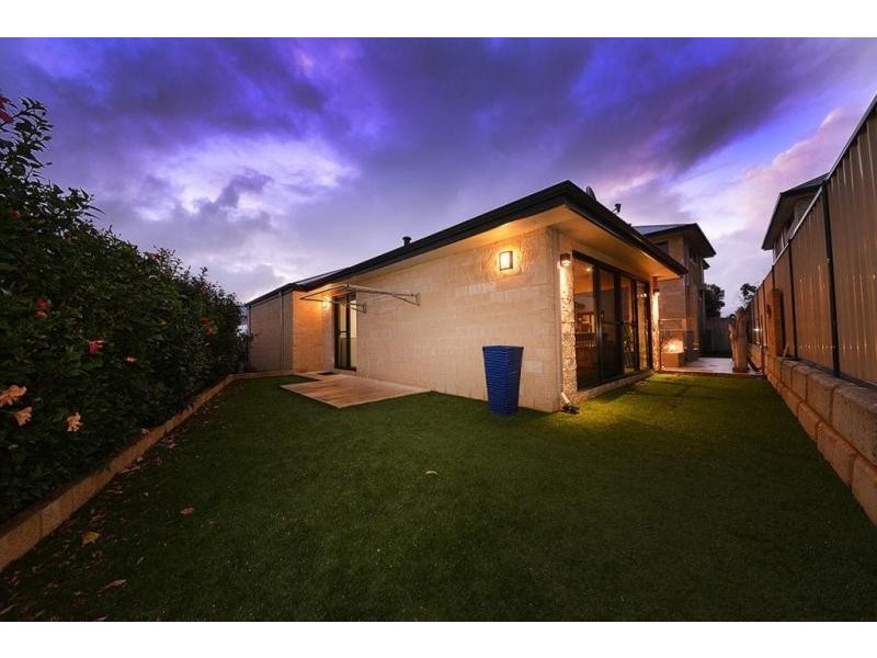 65 Nankeen Circle, Tapping WA 6065