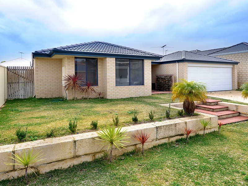 17 Pintabona Drive, Sinagra WA 6065
