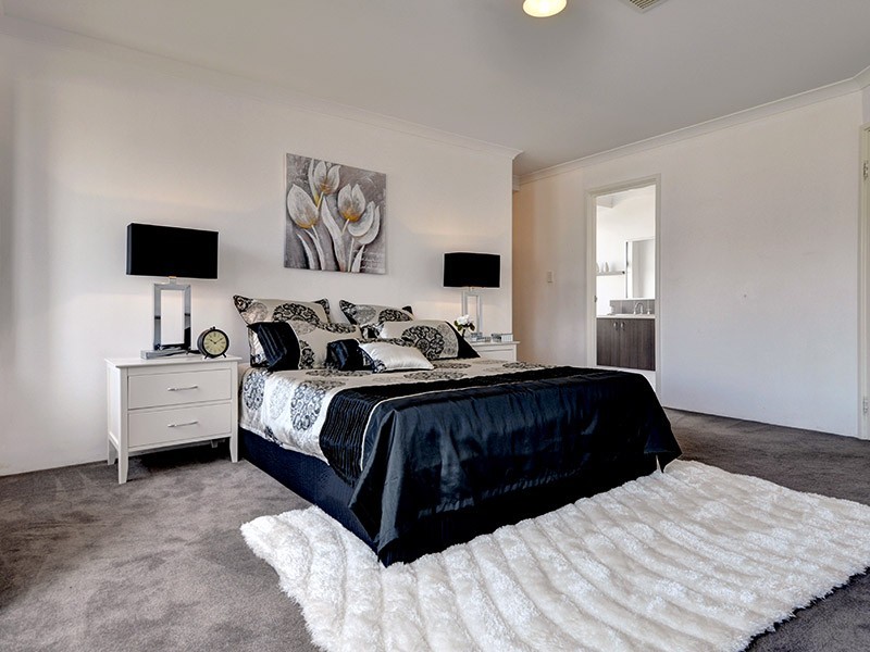 17 Pintabona Drive, Sinagra WA 6065