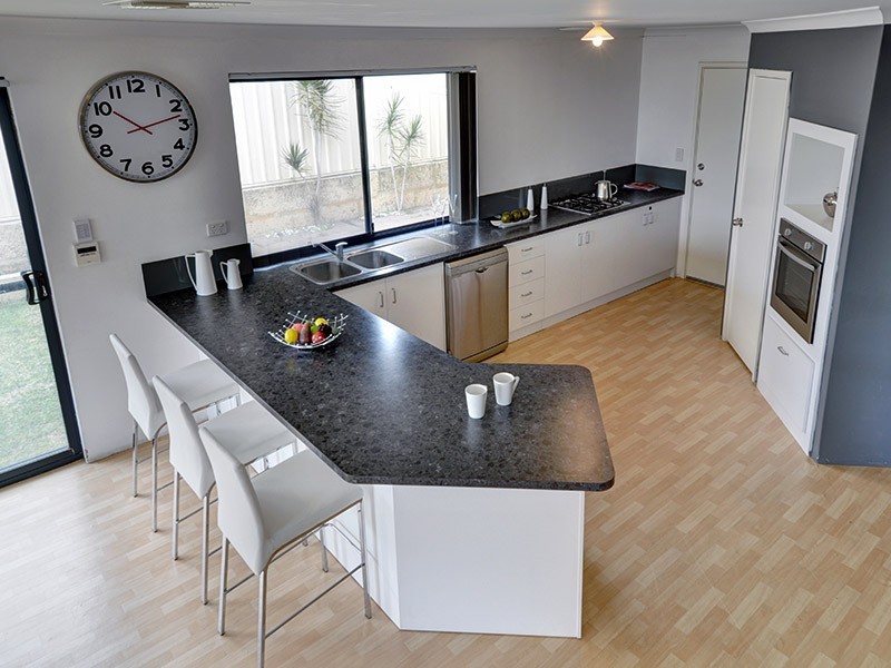 17 Pintabona Drive, Sinagra WA 6065