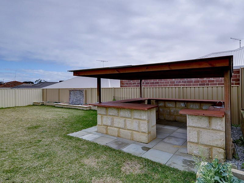 17 Pintabona Drive, Sinagra WA 6065