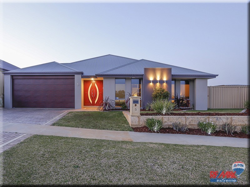 5 Helmsdale Loop, Butler WA 6036
