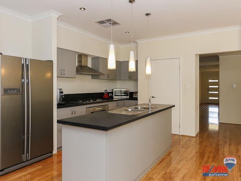 8 Sanmaria Way, Alkimos WA 6038