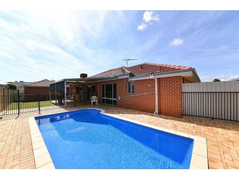 2 Lyssos Way, Tapping WA 6065