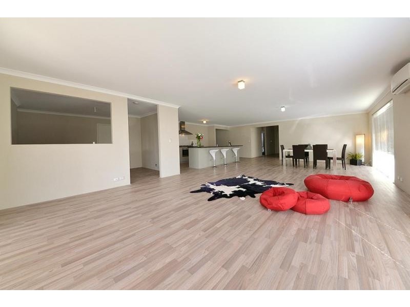 4 Dietes View, Sinagra WA 6065