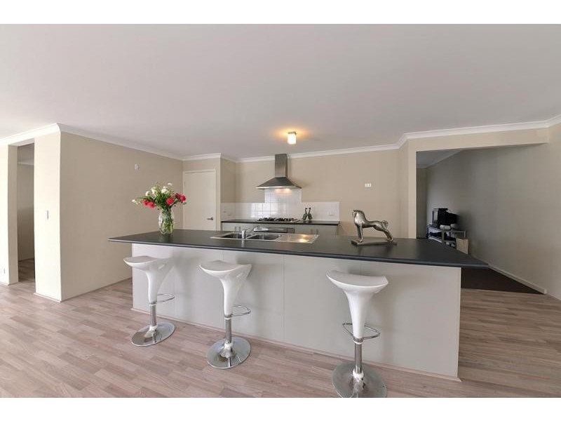 4 Dietes View, Sinagra WA 6065