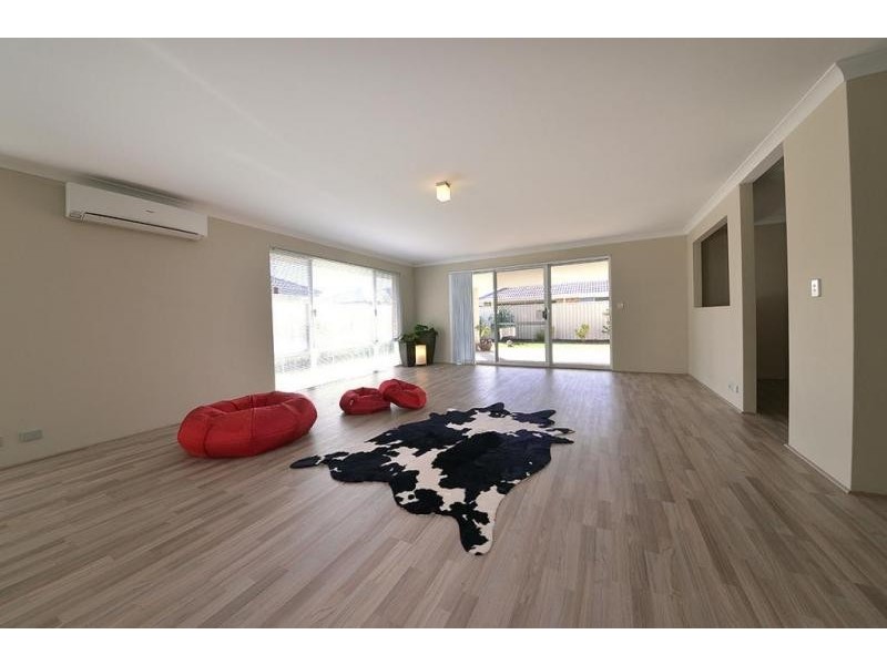4 Dietes View, Sinagra WA 6065