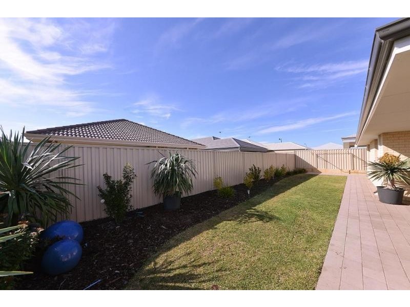 4 Dietes View, Sinagra WA 6065