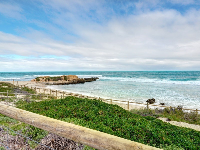 42 Axbridge Street, Karrinyup WA 6018