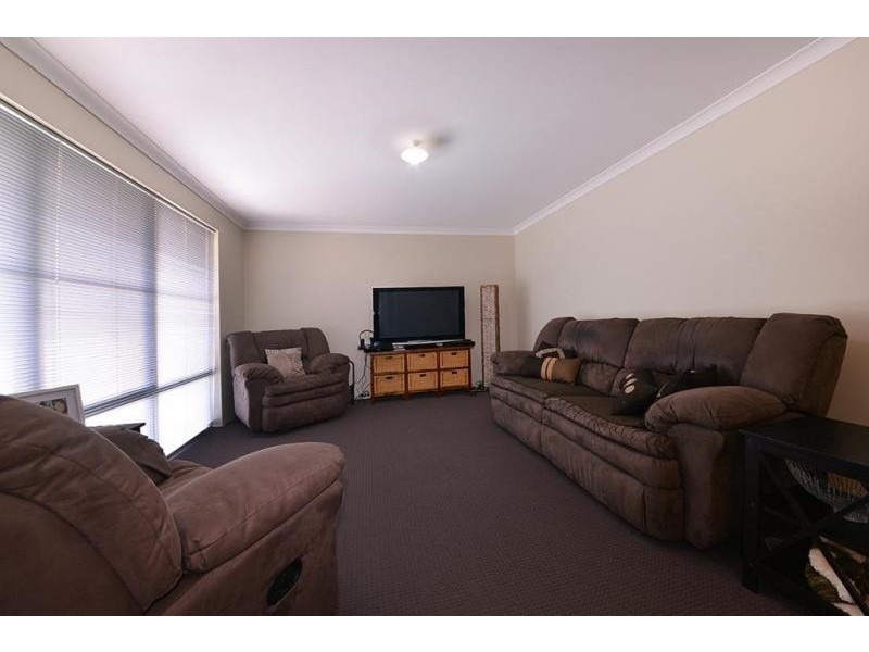 9 Dietes View, Sinagra WA 6065