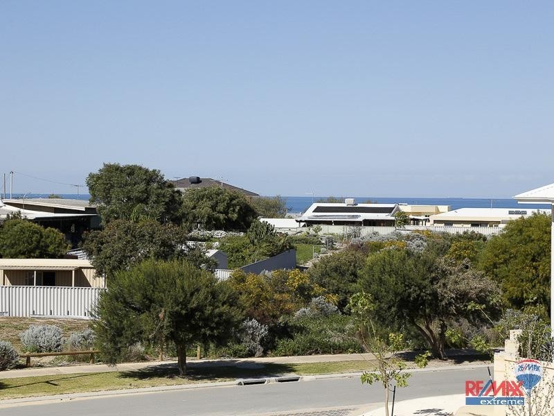 4 Fourmile Ave, Burns Beach WA 6028
