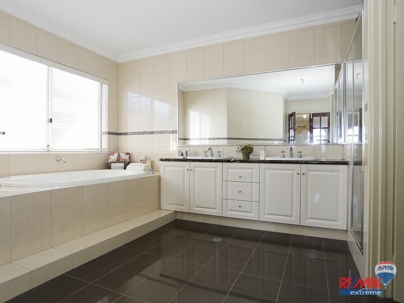 4 Fourmile Ave, Burns Beach WA 6028