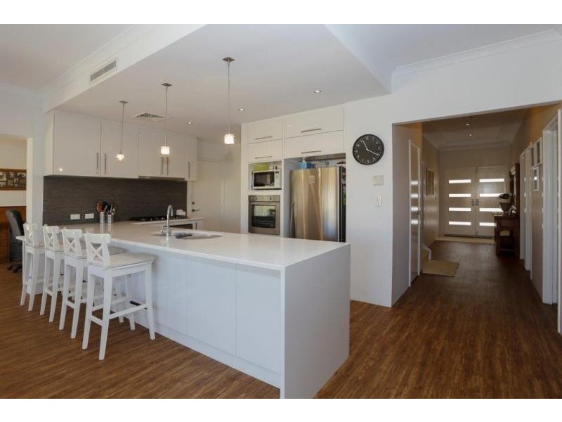7 Seabird Bend, Jindalee WA 6036