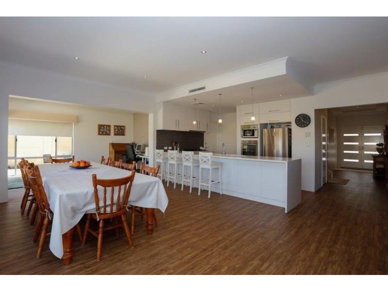 7 Seabird Bend, Jindalee WA 6036