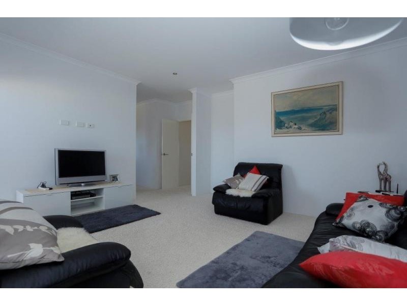7 Seabird Bend, Jindalee WA 6036