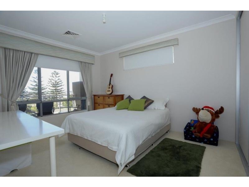 7 Seabird Bend, Jindalee WA 6036