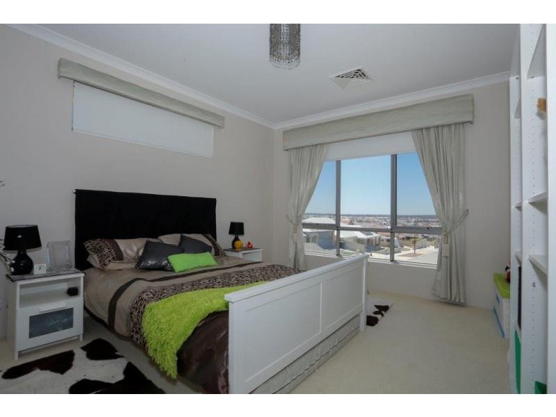 7 Seabird Bend, Jindalee WA 6036