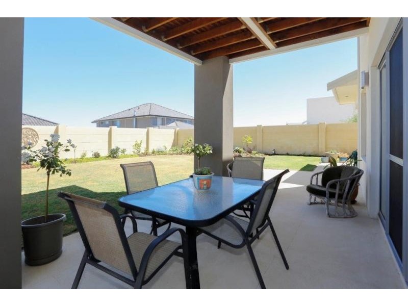 7 Seabird Bend, Jindalee WA 6036