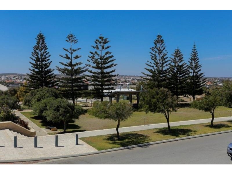 7 Seabird Bend, Jindalee WA 6036