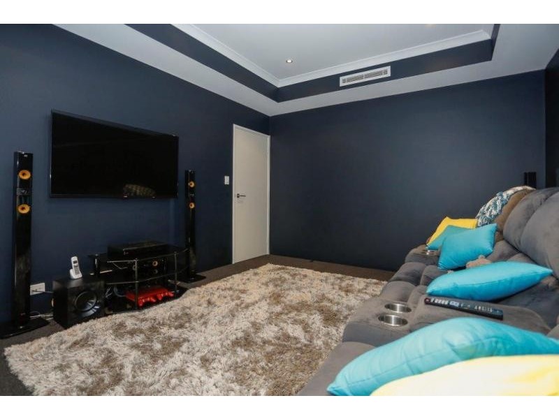 7 Seabird Bend, Jindalee WA 6036
