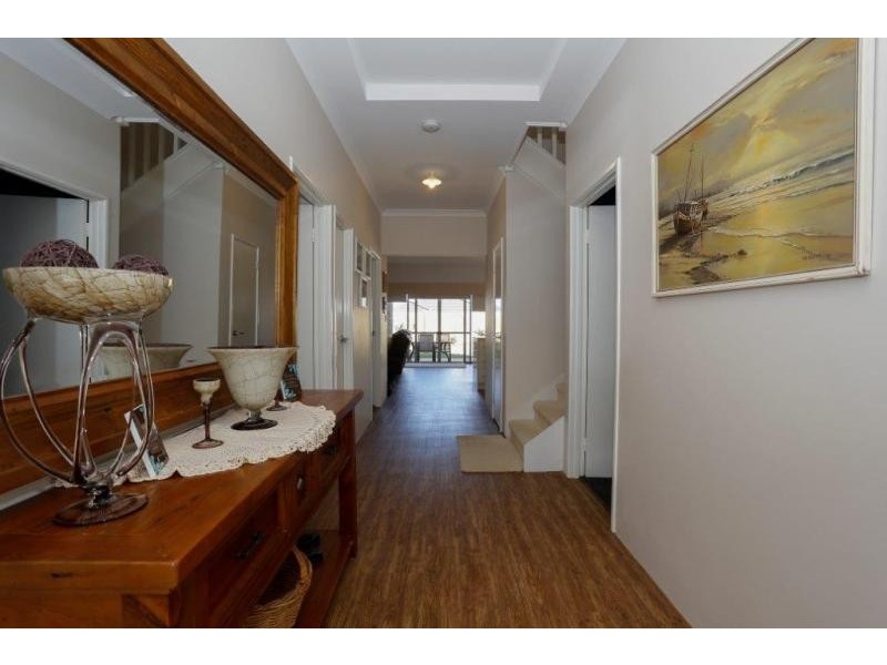 7 Seabird Bend, Jindalee WA 6036