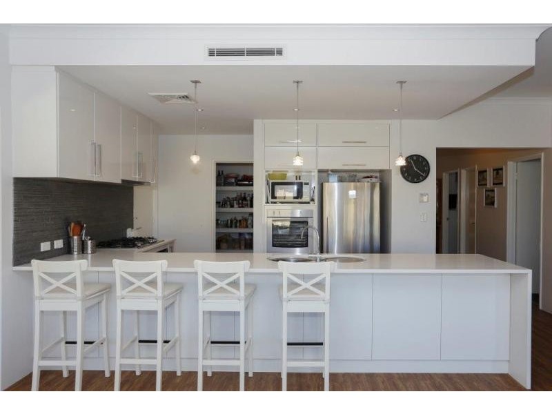 7 Seabird Bend, Jindalee WA 6036