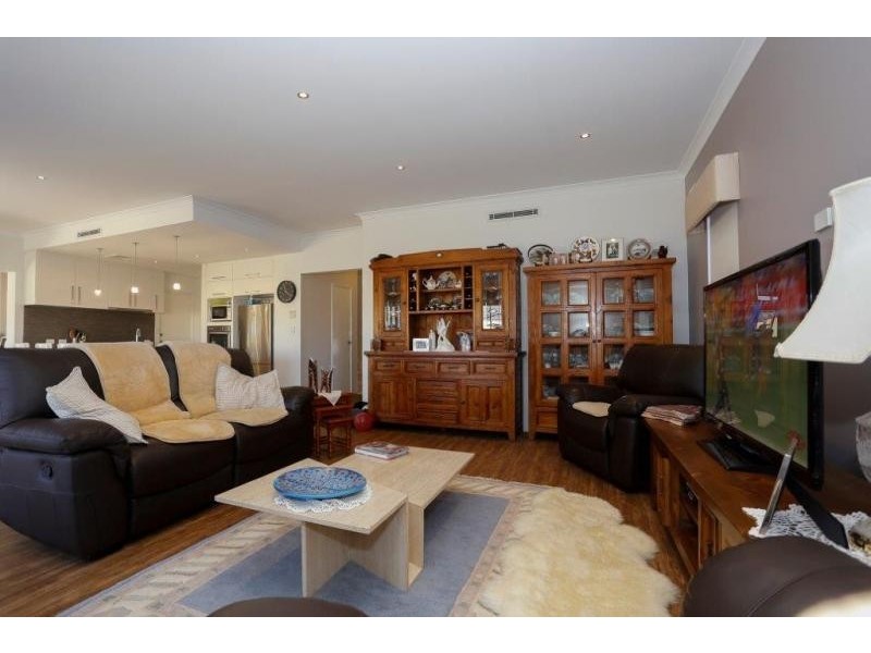 7 Seabird Bend, Jindalee WA 6036