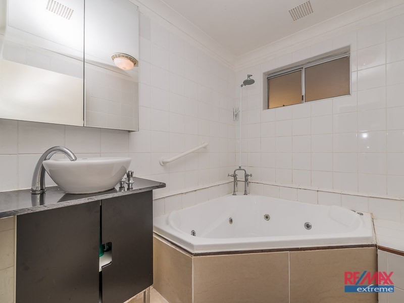 21 Allinson Drive, Girrawheen WA 6064