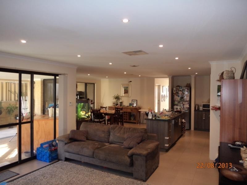 81 Rosegreen, Butler WA 6036