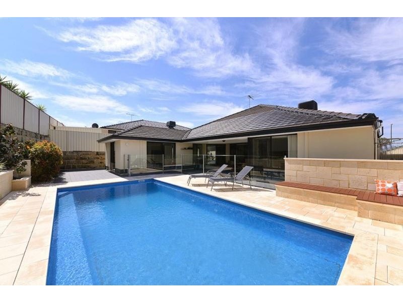 15 Newgain Crescent, Carramar WA 6031