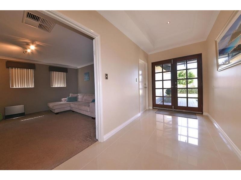 15 Newgain Crescent, Carramar WA 6031