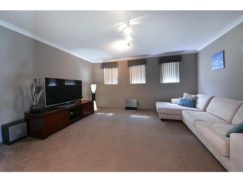 15 Newgain Crescent, Carramar WA 6031