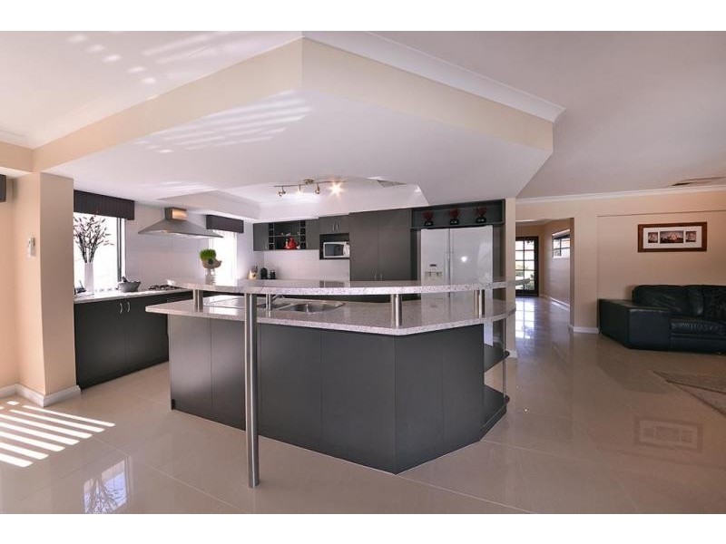 15 Newgain Crescent, Carramar WA 6031