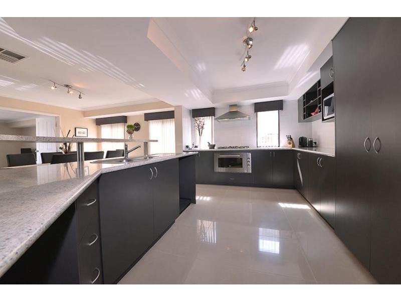 15 Newgain Crescent, Carramar WA 6031