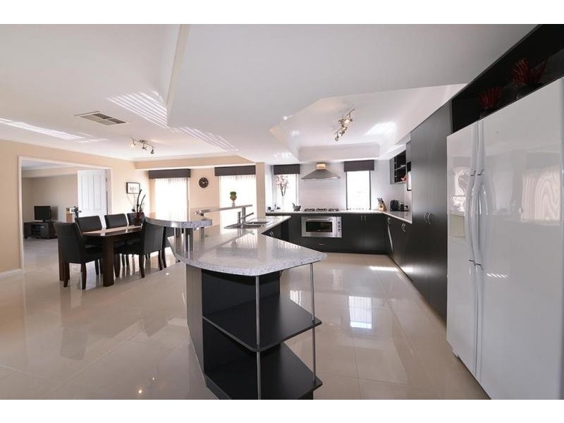 15 Newgain Crescent, Carramar WA 6031