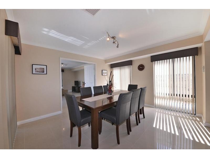 15 Newgain Crescent, Carramar WA 6031