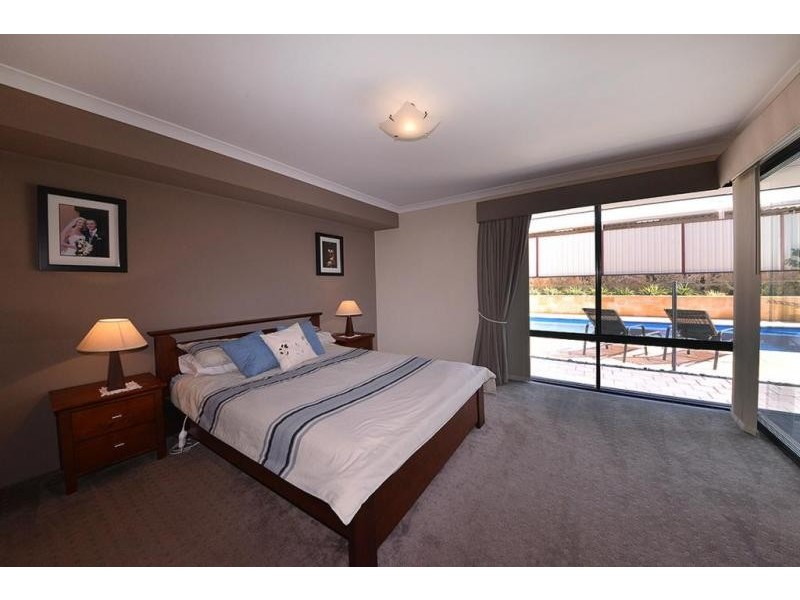 15 Newgain Crescent, Carramar WA 6031