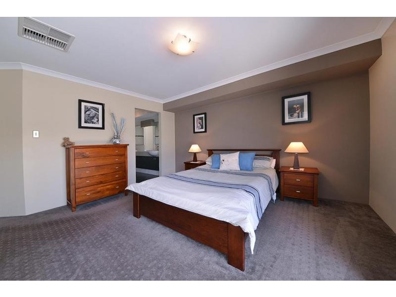 15 Newgain Crescent, Carramar WA 6031