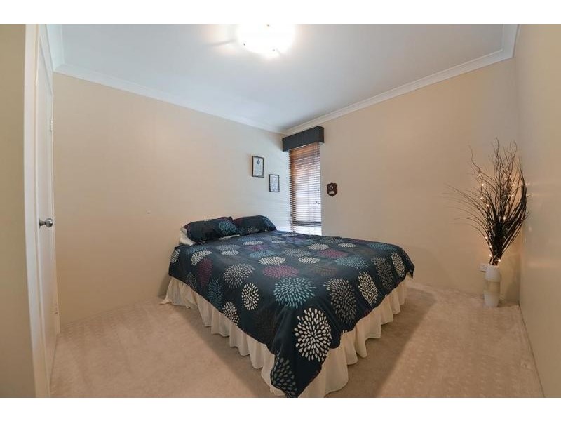 15 Newgain Crescent, Carramar WA 6031