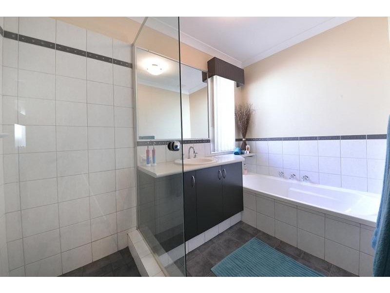 15 Newgain Crescent, Carramar WA 6031