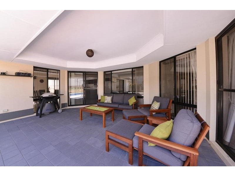 15 Newgain Crescent, Carramar WA 6031