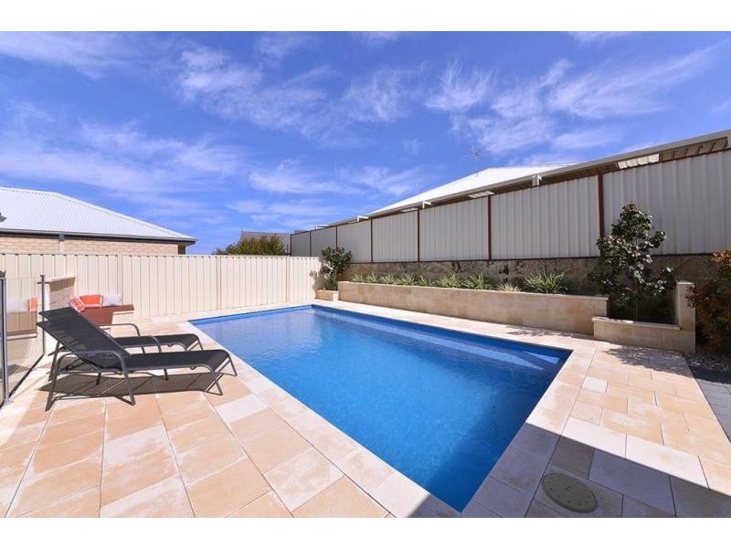 15 Newgain Crescent, Carramar WA 6031